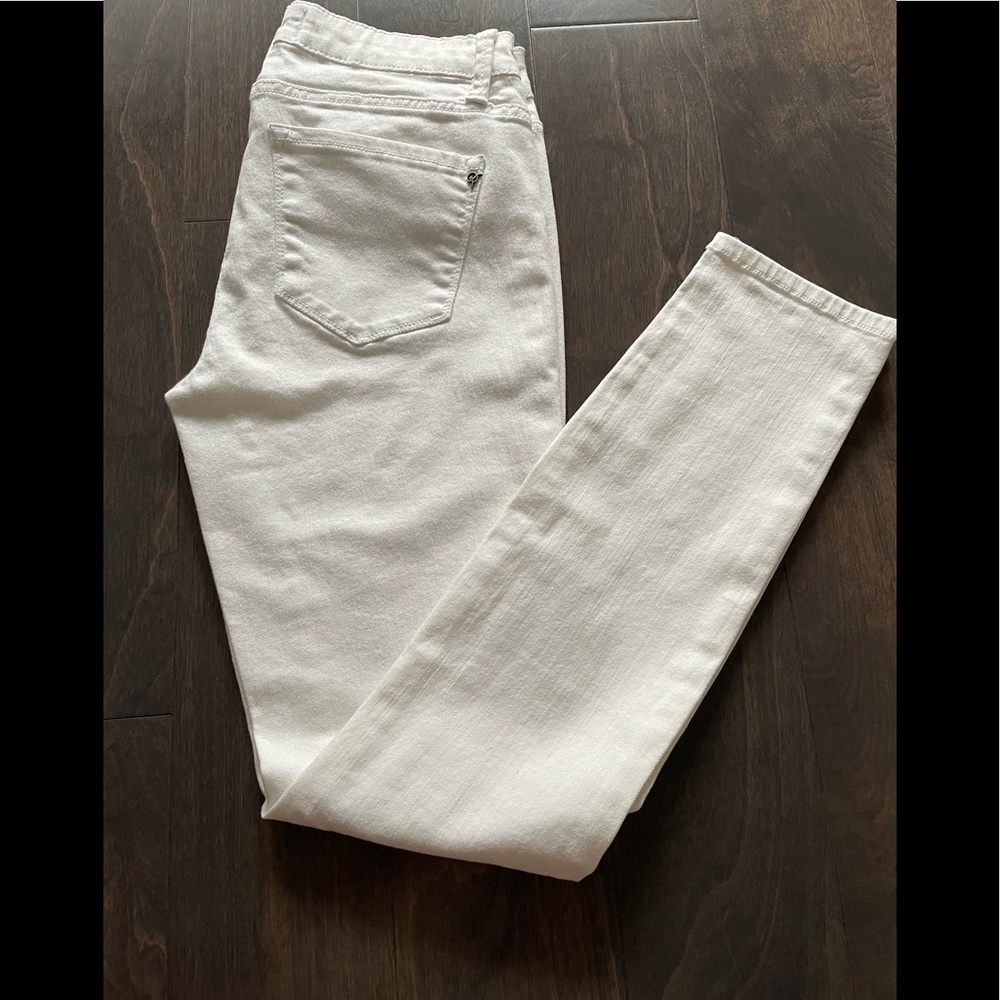 Rachel Rachel Roy, 27, White skinny jeans.